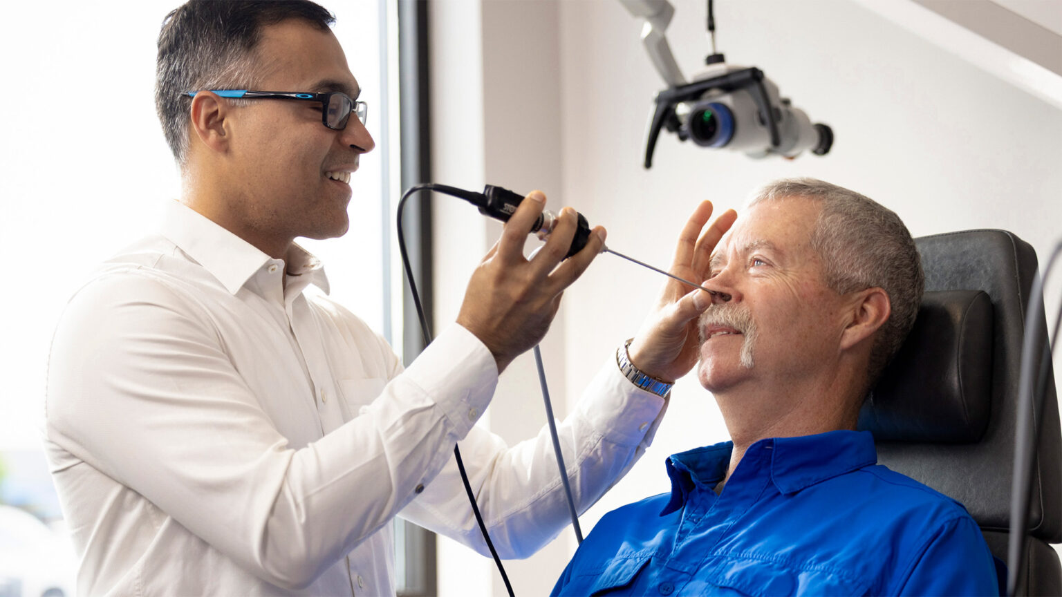 Doctor checks sinuses